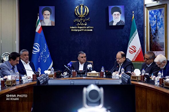 نشست هم‌اندیشی وزیر نفت با فعالان پتروشیمی