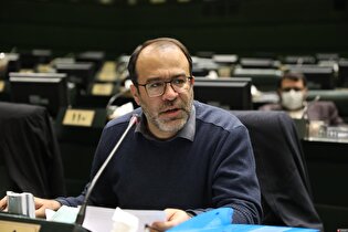 عضو کمیسیون اقتصادی: اینکه می‌گویند ارز برنگشته اشتباه است؛ ارز غیررسمی برگشته است