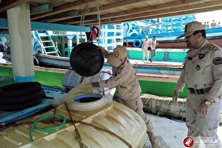 توقیف ۲ فروند لنج حامل مواد مخدر و سوخت قاچاق در چابهار