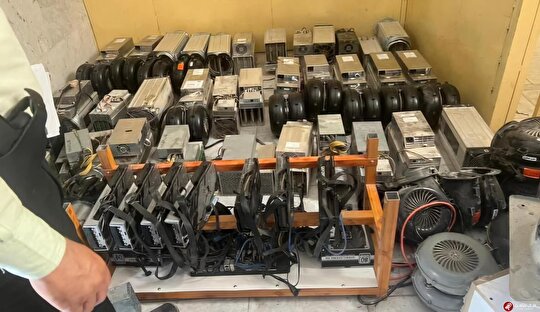 ۶۴ دستگاه ماینر غیرمجاز در شهرستان بستک استان هرمزگان کشف و ضبط شد