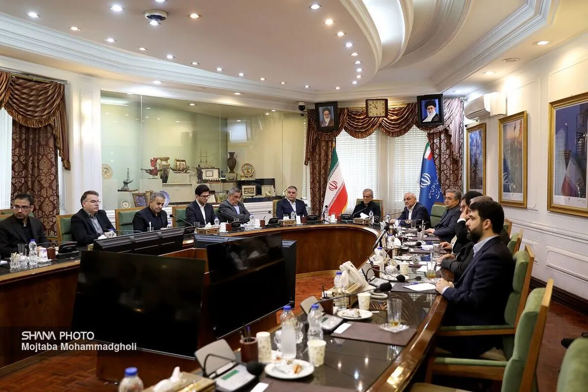 دیدار سرزده رئیس‌جمهور از وزارت نفت
