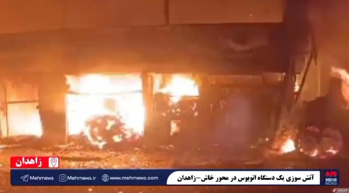 خودرو حامل سوخت قاچاق باعث آتش‌سوزی یک اتوبوس در محور خاش زاهدان شد