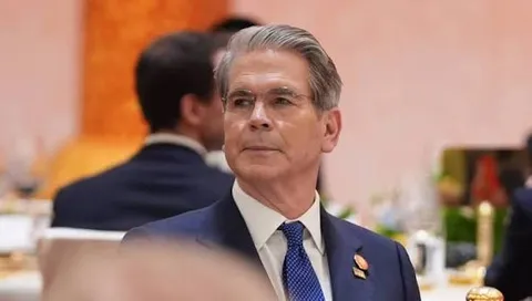اذعان بسنت به خروج آمریکا از رکود با پایان جنگ علیه ایران