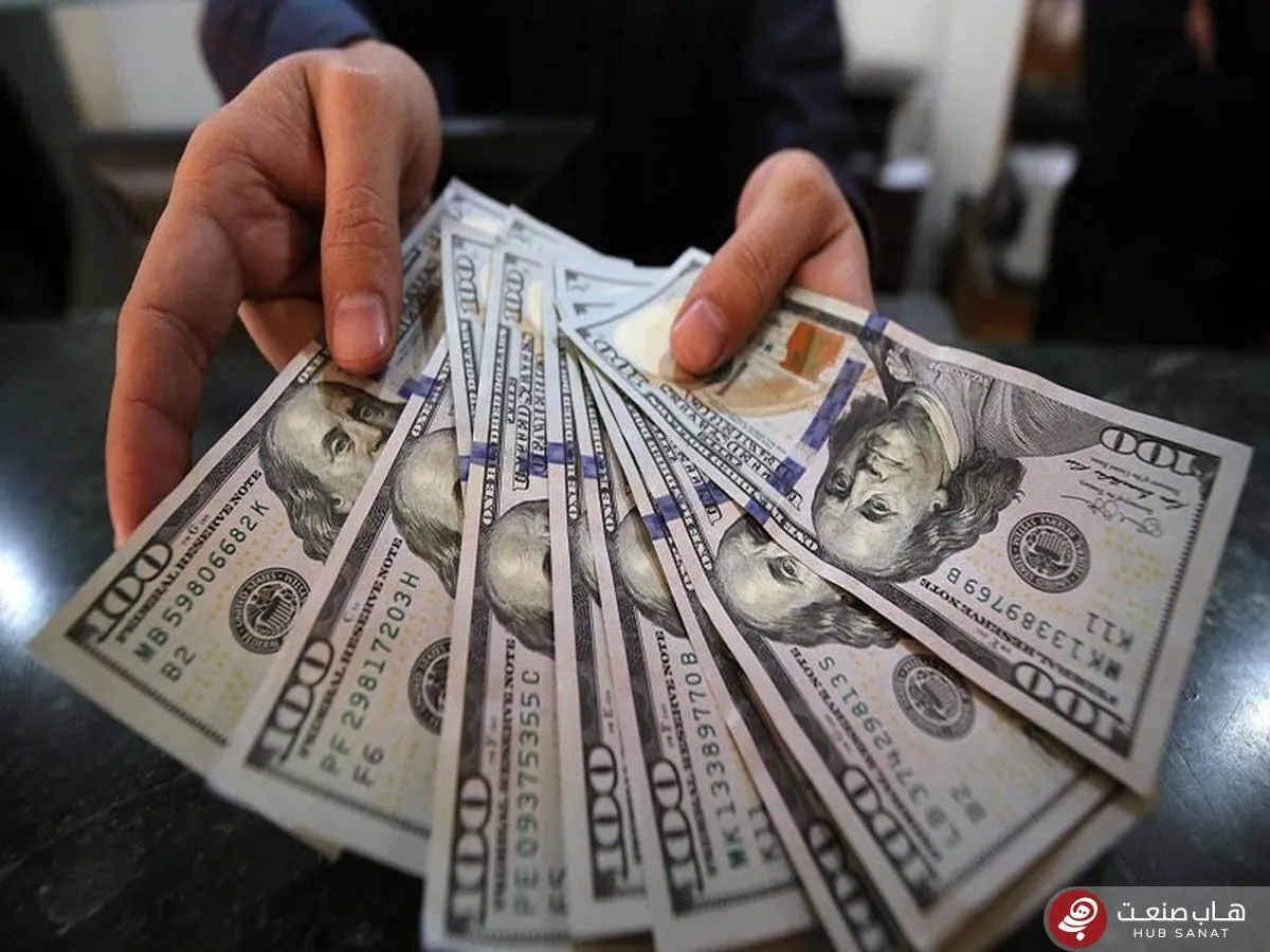 وزیر اقتصاد: هفته آینده عرضه سنگین ارز در بازار را خواهیم داشت