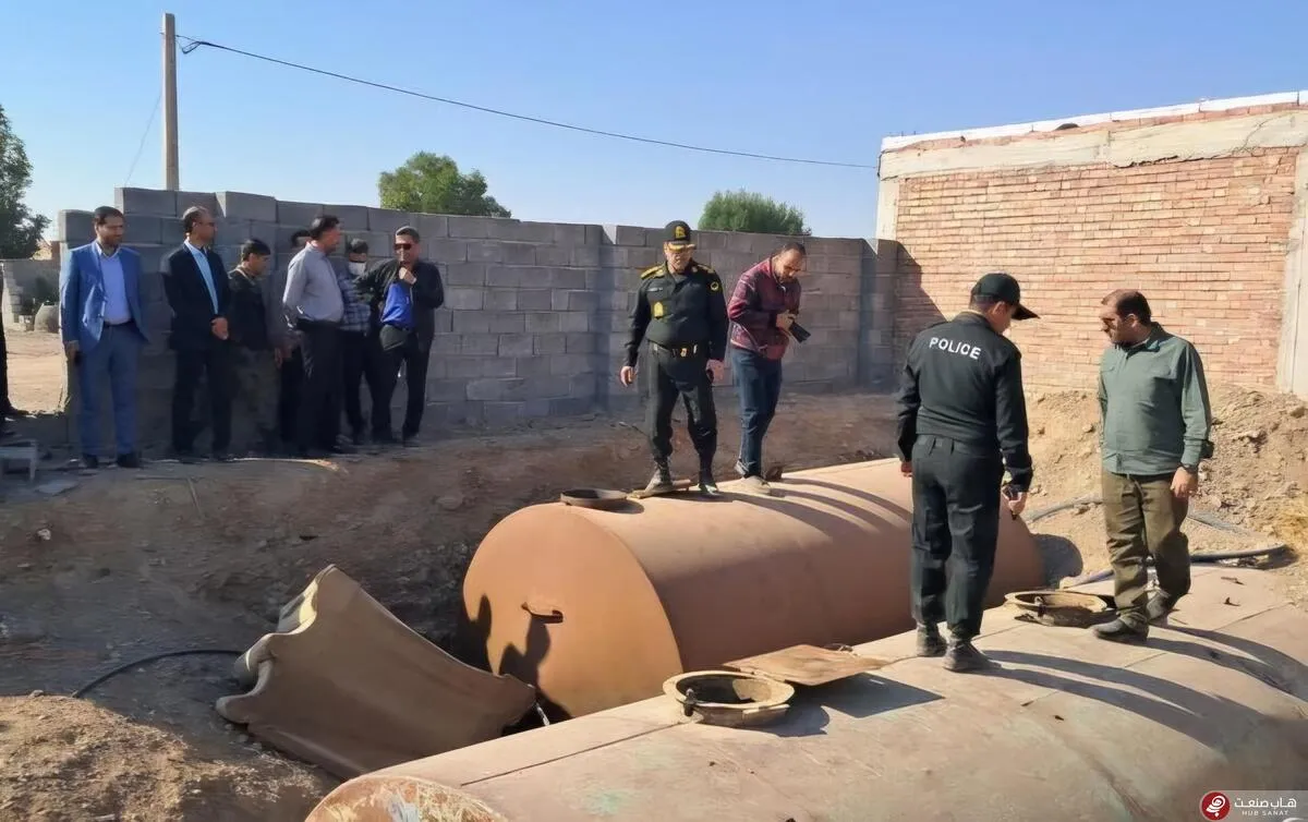 روستایی در شهرستان عنبرآباد استان کرمان که محل دپوی سوخت قاچاق شده بود 