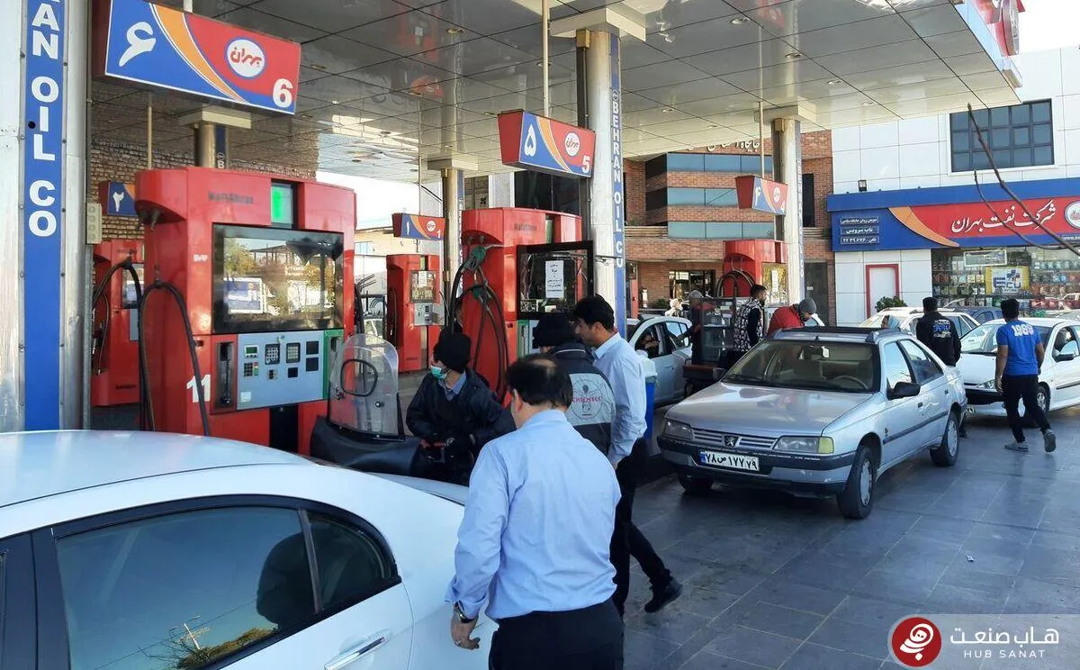 جایگاه‌های سوخت به صفحات خورشیدی تولیدکننده برق تجهیز می‌شوند