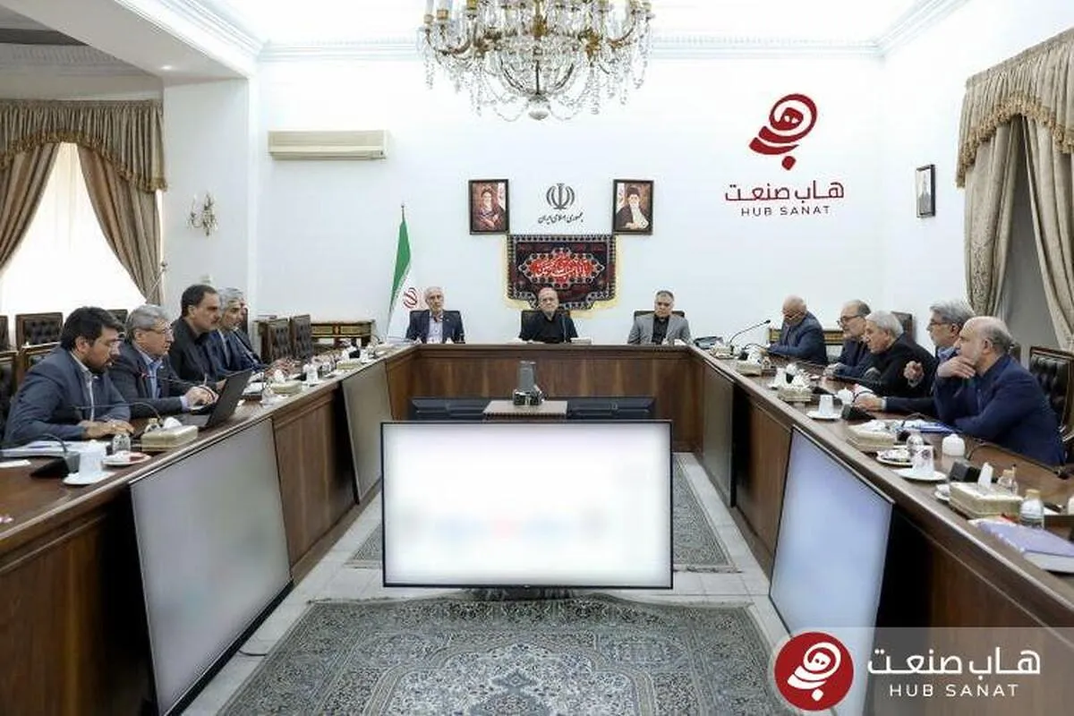 پزشکیان طرح مشترک نفت و صندوق توسعه ملی برای جهش تولید ۲۵۰ هزار بشکه‌ای را بررسی کرد