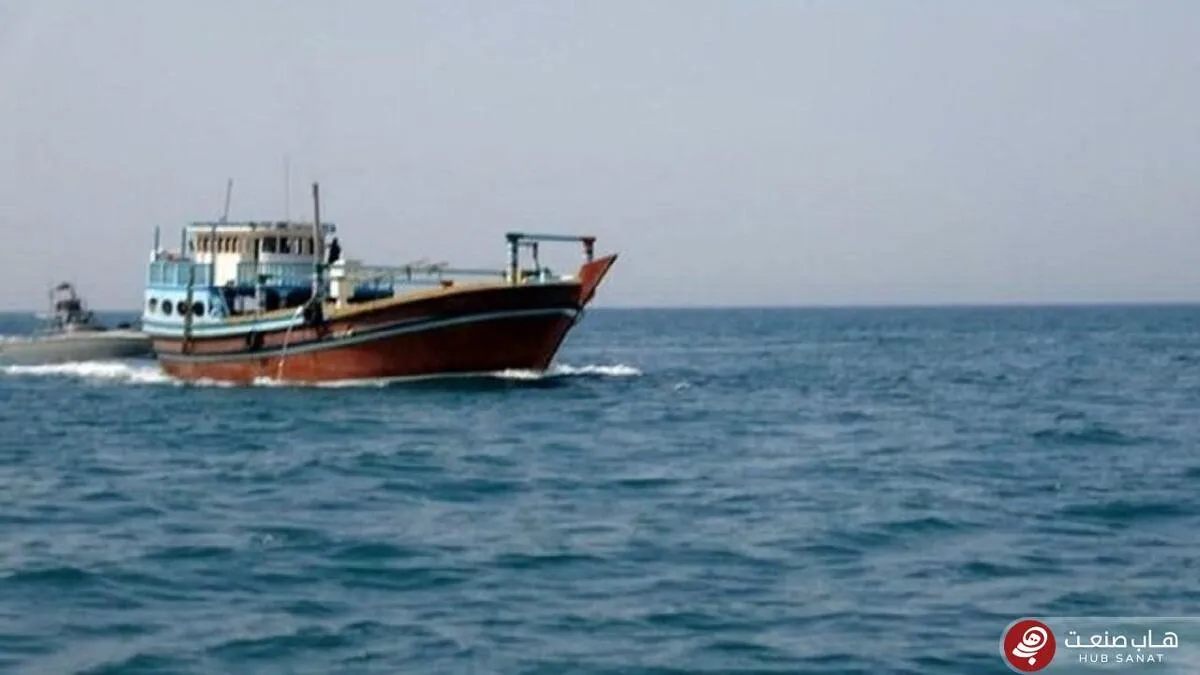 ۱۰ لنج بی‌هویت در عملیات دقیق دریابانی بندرلنگه توقیف شد