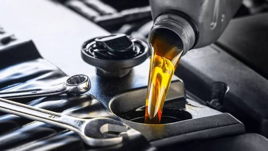سهمیه‌بندی روغن موتور در آمریکا و افزایش قیمت ۴ برابری