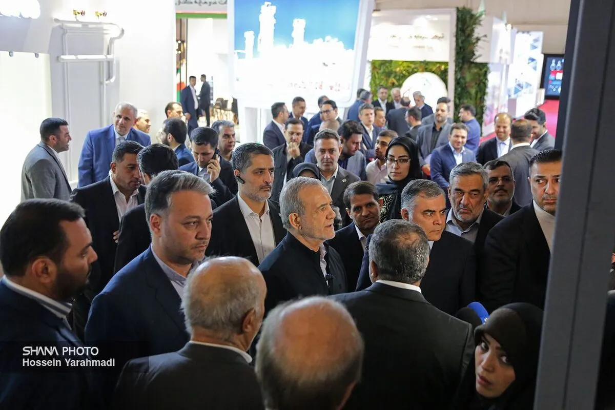 بازدید رئیس‌جمهور از بیست‌ونهمین نمایشگاه نفت