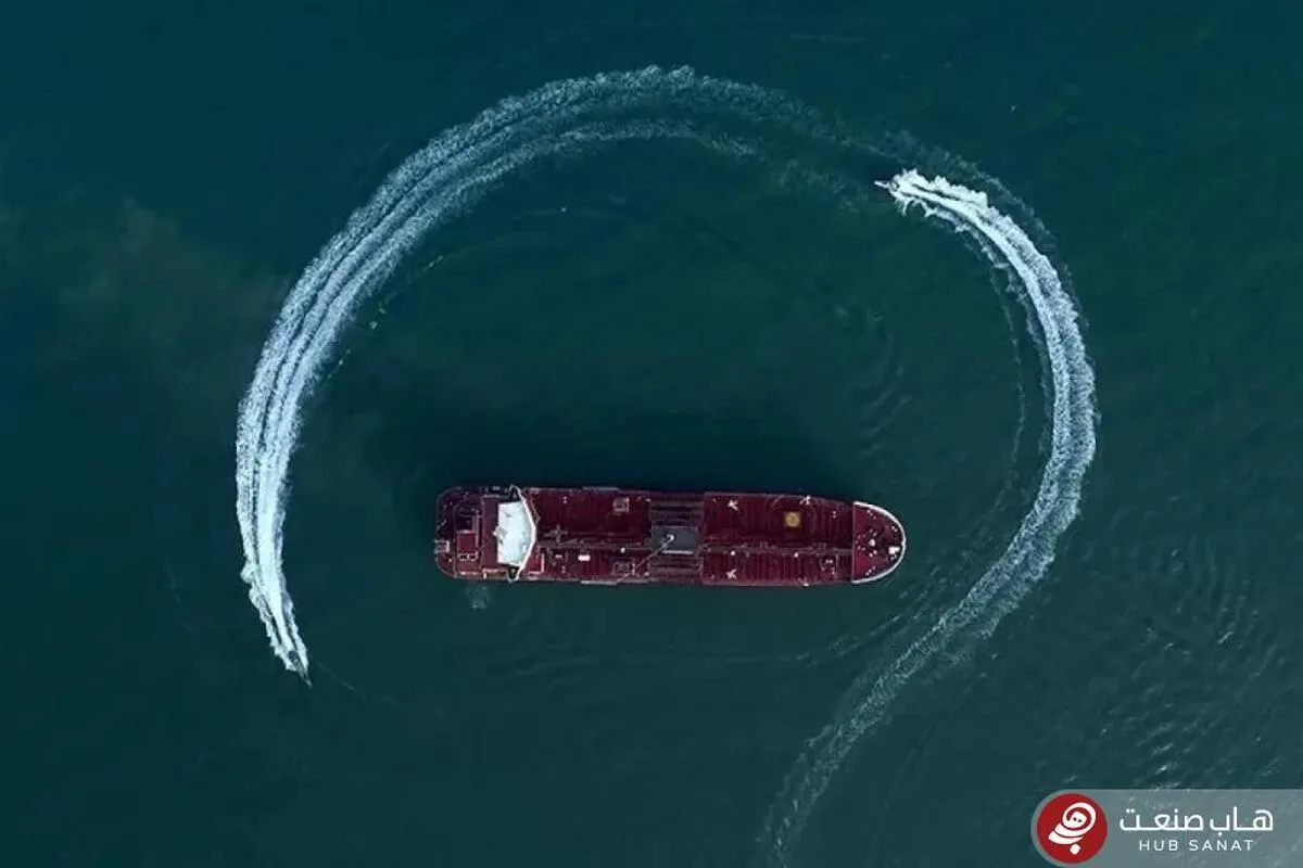 نیروی دریایی سپاه از توقیف نفتکش متخلف در جنوب سواحل مکران خبر داد