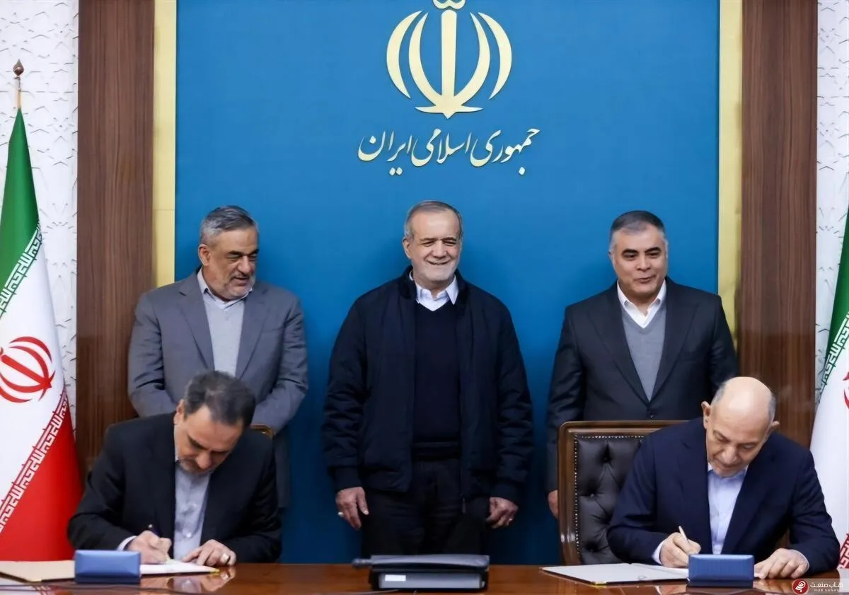 امضای قرارداد سرمایه‌گذاری ۲ میلیارد دلاری شرکت ملی نفت با حضور رئیس‌جمهور