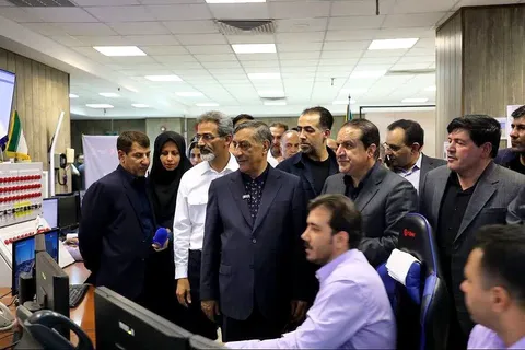 بازدید معاون اجرایی رئیس‌جمهوری از طرح توسعه میدان نفتی آذر